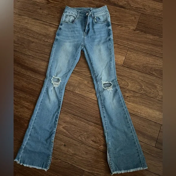 Flared Mid Rise Jeans - Picture 4 of 6